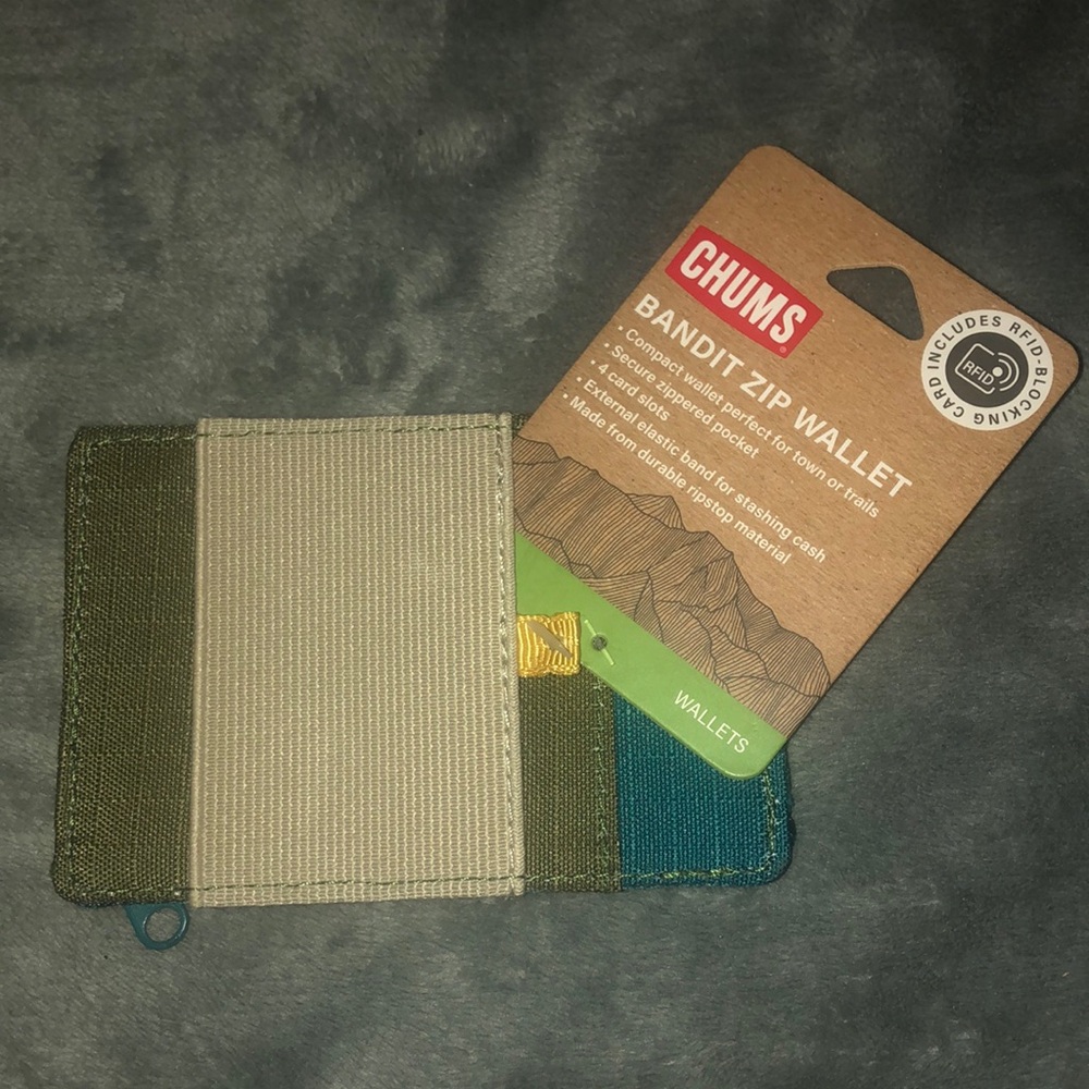Chums Bandit Zip Wallet in Green and Beige